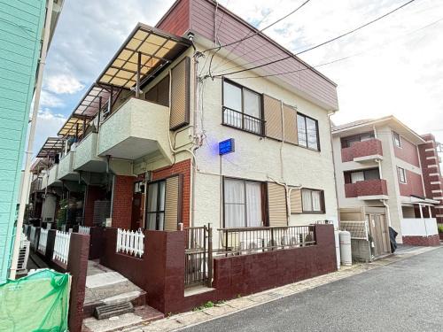 Urayasu Apartamento | URAYASU HOUSE!, 15 min bus ride to Disney, Location 6-8-38 Horie Urayasu City Chiba Prefecture, 場所は千葉県浦安市堀江6-8-38です, コインパーキングまで徒歩2分, ドア横キーボックスの番号はご予約後に,チェックイン情報を見る,をご覧下さい