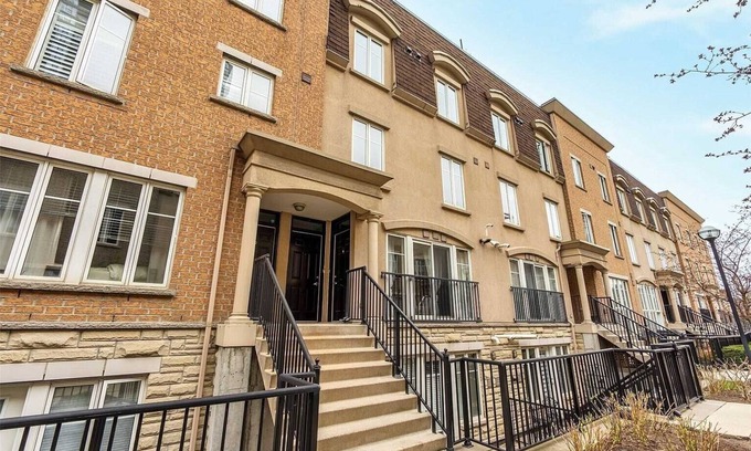 King West Village Condominio | Stylish Liberty Village Townhouse