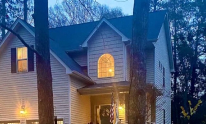 Garner Casa | Urban Chicken Farmhouse w Hot Tub