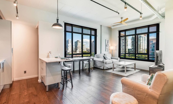 Downtown Victoria Condominio | Urban City Living at the Jukebox