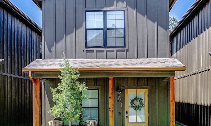 Downtown Casa | Urban Cottage: Downtown Bryan near Texas A&M!