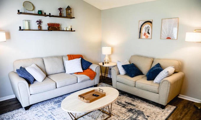 Huntington Casa | Urban Cottage: Homey & Convenient