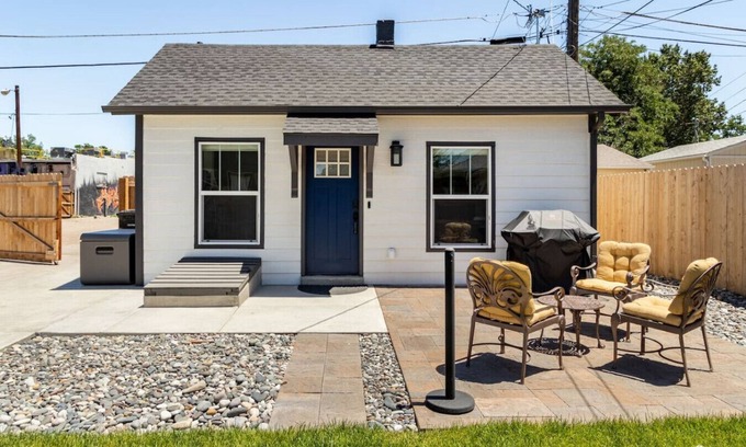 Globeville Cabaña | Urban Cottage in Denver’s RiNo District
