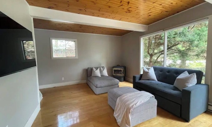 Kingston Casa | Urban Cottage Style House - Close to lake / University