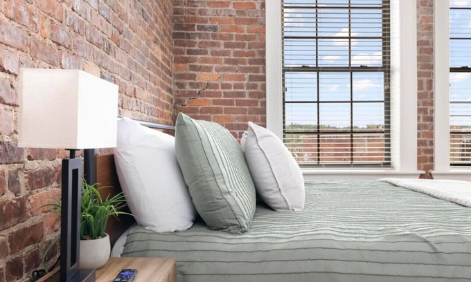 Johnson City Condominio | Urban downtown Johnson City loft oasis