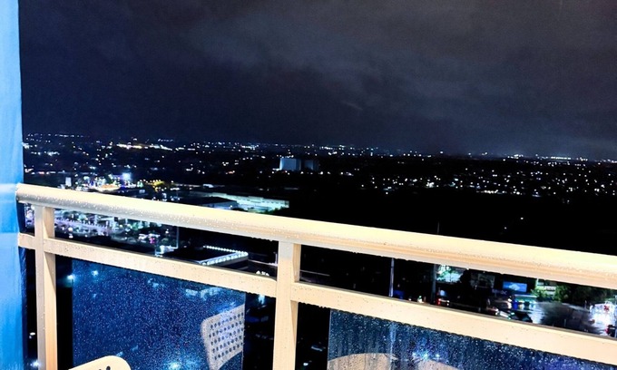 San Fernando Apartamento | Urban-edge studio unit at Azure North Residences