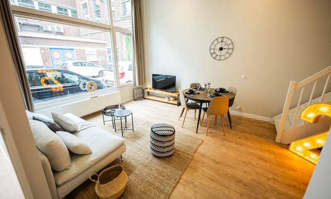 Stadsdriehoek Apartamento | Urban Elegance 3BDR Apartment BSH