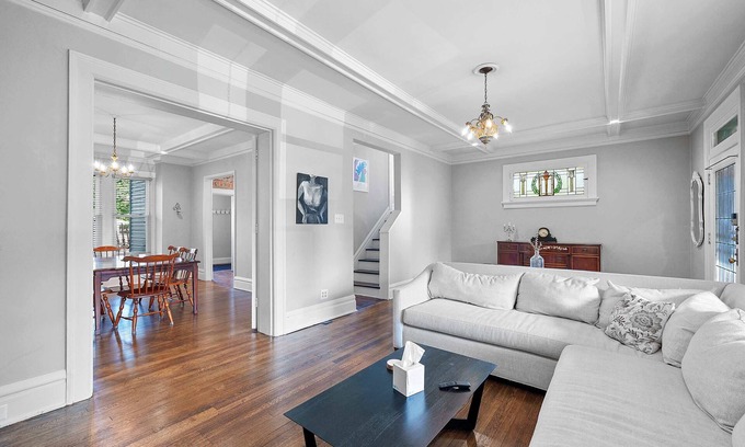 Franklin Park Casa | Urban Elegance Getaway