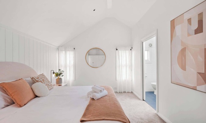 Alexandria Casa | Urban Elegance in Alexandria with Parking