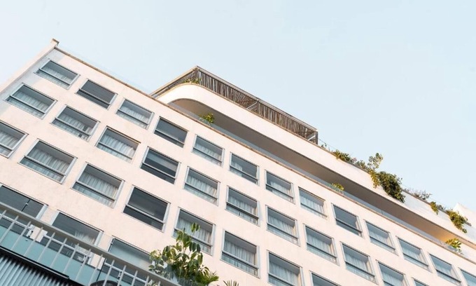 Hipódromo Hotel | Urban Escape: Chic Hotel with Rooftop Serenity and Pet-Friendly Amenities!