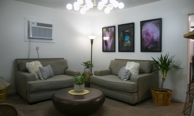 Henderson Casa | Urban Farmhouse - Close to FHU