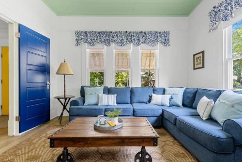 Columbia Casa | Urban Farmhouse-Sleeps 8