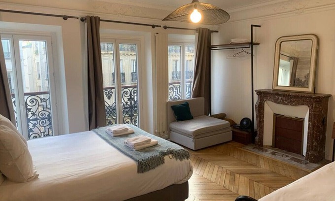 Porte-Saint-Martin Apartamento | Urban Flat 99 - Spacious 6 BDR Apartment in Paris
