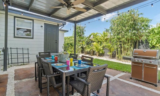 Historic Kenwood Casa | Urban Get-A-Way in Historic St Pete EAT SHOP PLAY
