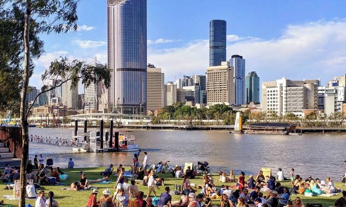 West End Apartamento | Urban Getaway! 1Bed/1Bath/1Car/Balcony~15 mins CBD