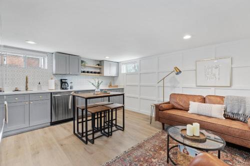 Northeast Park Hill Apartamento | Urban Hideaway - Charming 2 Bedroom Apartment Close to Denver's Best Attractions