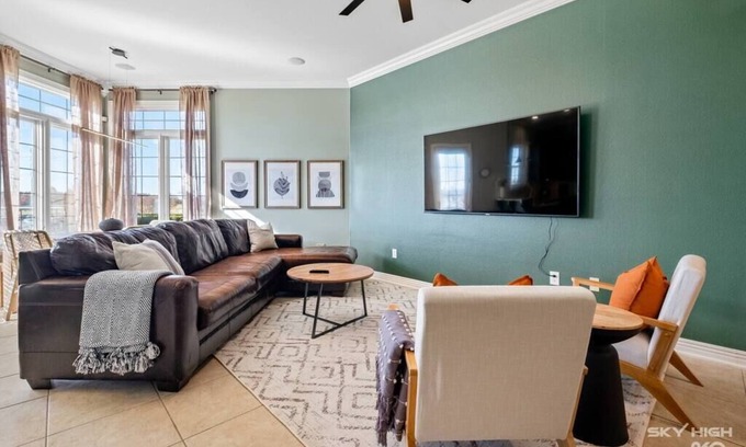 Rogers Casa | Urban Jungle Oasis Near Pinnacle Hills