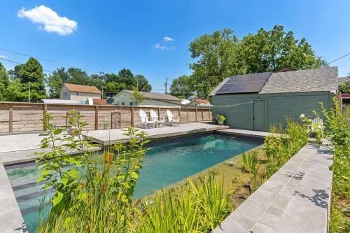 Jeffersonville Casa | Urban Lakeside Retreat
