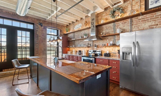 Perryville Apartamento | Urban Loft #7 BLUE · Downtown Urban Loft above Restaurants & Boutiques