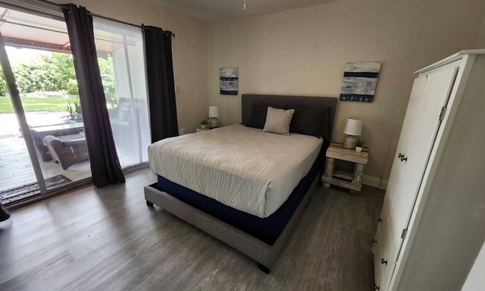 Coral Terrace Apartamento | Urban Oasis Getaway 2BR Apartment