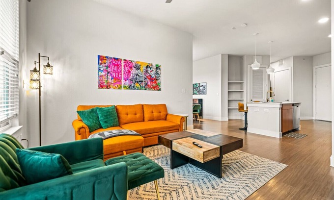 King William Apartamento | Urban Oasis: 3BR Luxe Apt City & River Views+Pool!