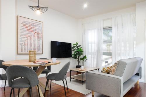 San Vicente Apartamento | Urban Oasis Apartment with Pool & Free Parking
