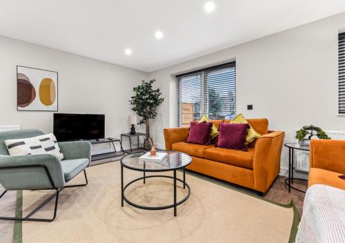 Harrow Apartamento | Urban Oasis - Chic 4BR Stay Perfect for Big Groups