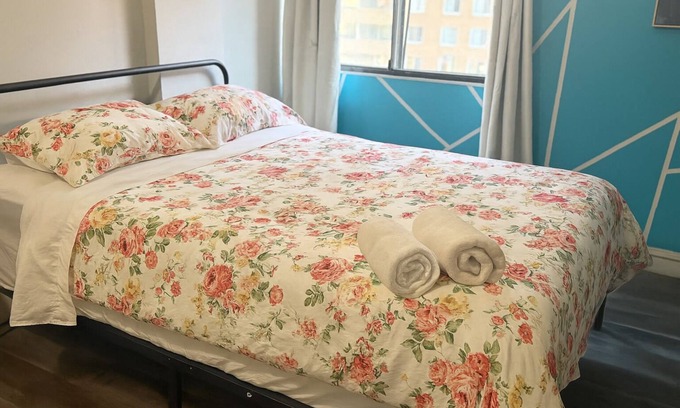 Eau Claire Apartamento | Urban Oasis: Chic Studio in Downtown Calgary