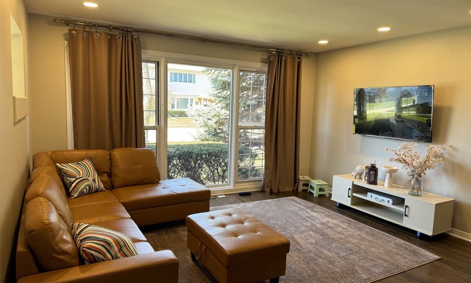 Skokie Casa | Urban Oasis - Kid Friendly - Quiet Street