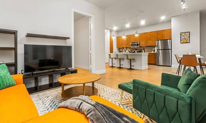 King William Apartamento | Urban Oasis: Luxe Apt City & River Views+Pool+Gym!
