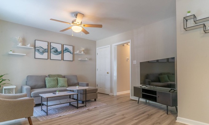 Downtown Casa | Urban Oasis: Newly Renovated Luxury Townhome -2BR Kingbed - 1Mile from Downtown