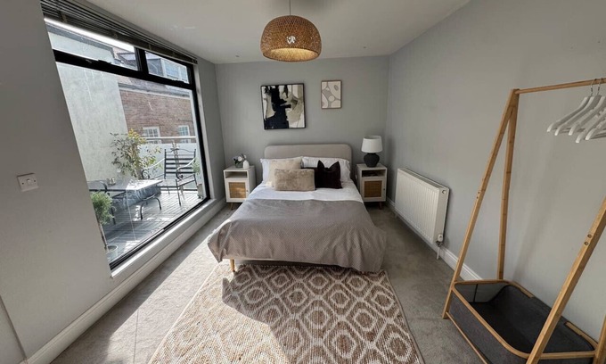 Wokingham Apartamento | Urban Oasis with parking