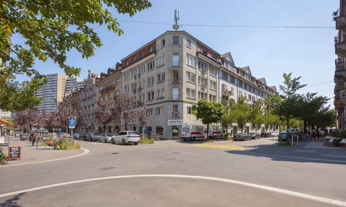 Sihlfeld Apartamento | Urban Oasis with Queen Bed and City View (BE-43)