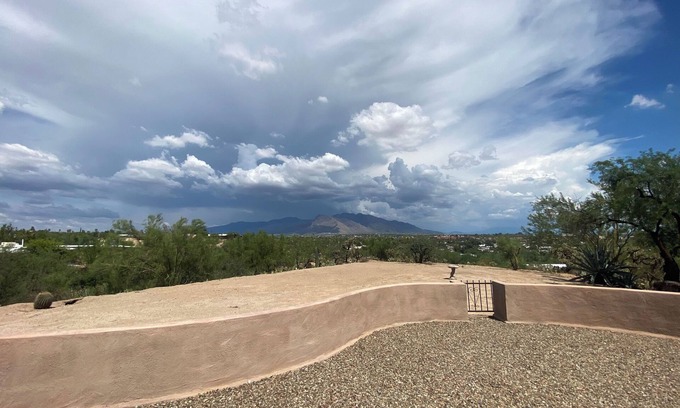 Tucson Casa | Urban Oasis with Stunning Views