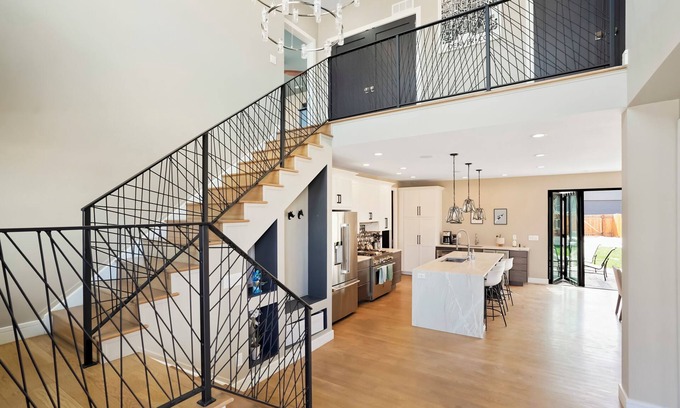 Sunnyside Casa | Urban Perfection! Modern Home, 2 Primary BRs, hot tub, boccee, game room, patio.