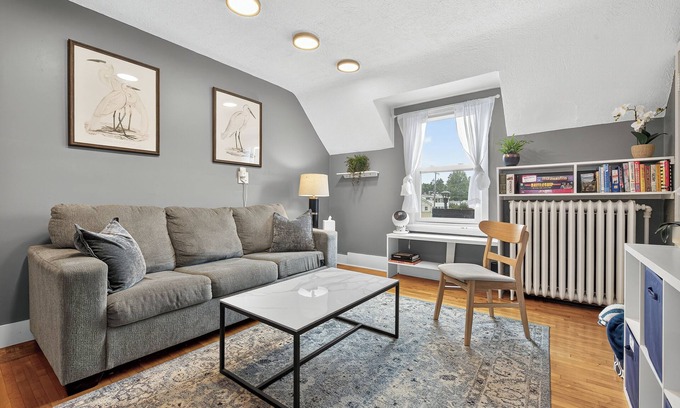 Nokomis Apartamento | Urban Retreat 1BD + Sleeper Sofa Sleeps 4 Close to Airport & Downtown