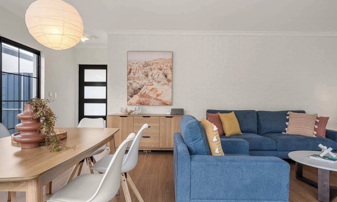 Canning Vale Casa | Urban Retreat Canning Villa