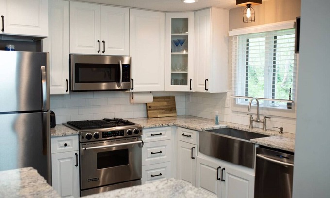 Indianapolis Casa | Urban Retreat @Keystone 2BED/1BA Wooded Sanctuary
