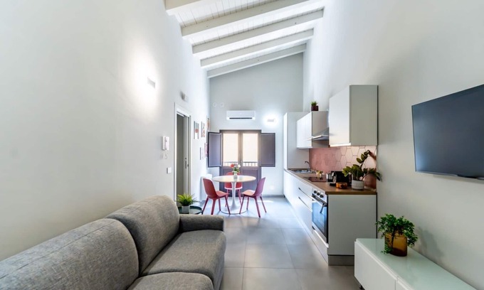 Monte Po-Nesima-San Leone-Rapisardi Apartamento | Urban Space - Entire Apt. Catania near Metro Fontana/Hospital Garibaldi