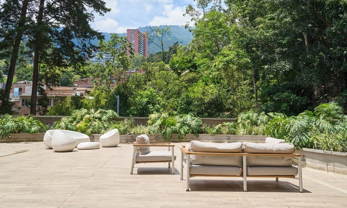 El Tesoro Apartamento | Urban Studios- Newly furnished. Beautiful city views