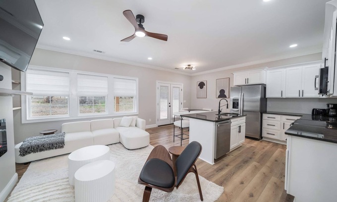 Iuka Casa | Urban Stylish Escape to Pickwick Lake