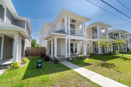 South Pensacola Casa | Urban Vista - 3 Bed 2 and Half Bath, Close to Downtown!