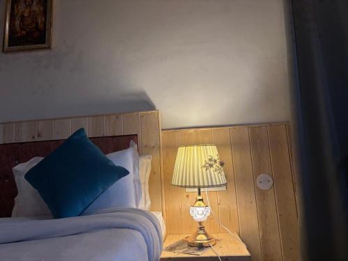 Kasauli Casa | Urban wave 2Bed rooms by Vanasthali