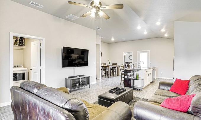 Lubbock Casa | 'Urbana Cabana:' Modern Home 8 Mi to Texas Tech!