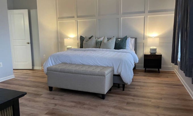 Lakeview Casa | UrbanHaven - 2BD/2.5BA City/Suburb Living