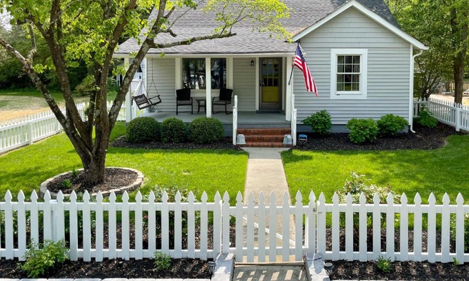 Urbanna Casa | Urbanna Cottage with Private Yard and Water Views