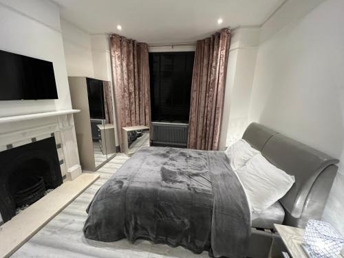 Broad Green Casa | UrbanNess Stays - Rooms with Stylish Comfort in the Heart of Croydon