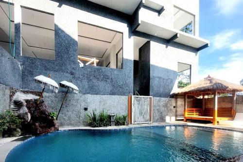 Oro Oro Ombo Hotel | Urbanview Golden Barbie near Jawa Timur Park 2