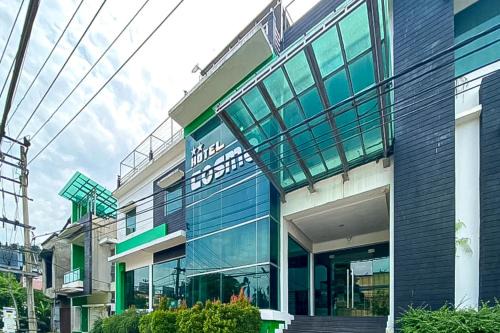 Jambi Hotel | Urbanview Hotel Cosmo Jambi