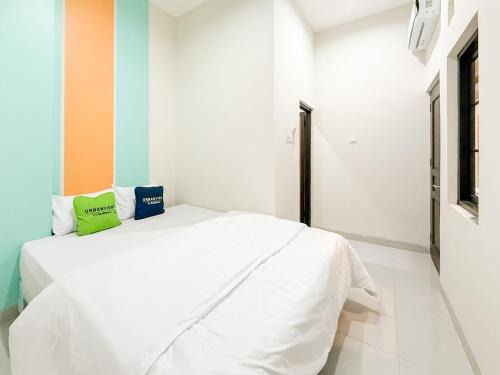 Depok Hotel | Urbanview Hotel Simple near Pakuwon Mall Jogja